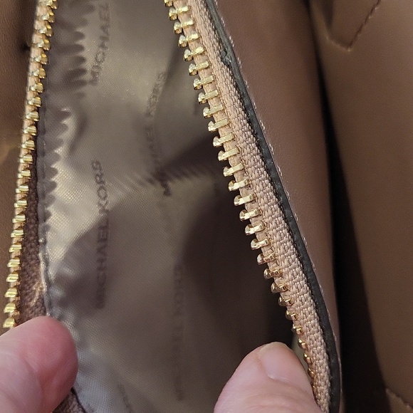 Michael Kors Medium Mercer Crossbody Bag - Picture 8 of 10